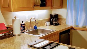 Fridge, microwave, stovetop, coffee/tea maker