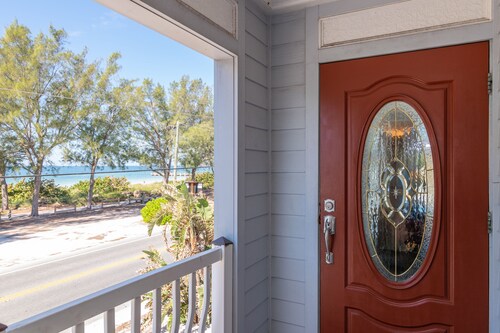 Dolphin Dance Both Side Across From Beach With Panoramic Beach Views