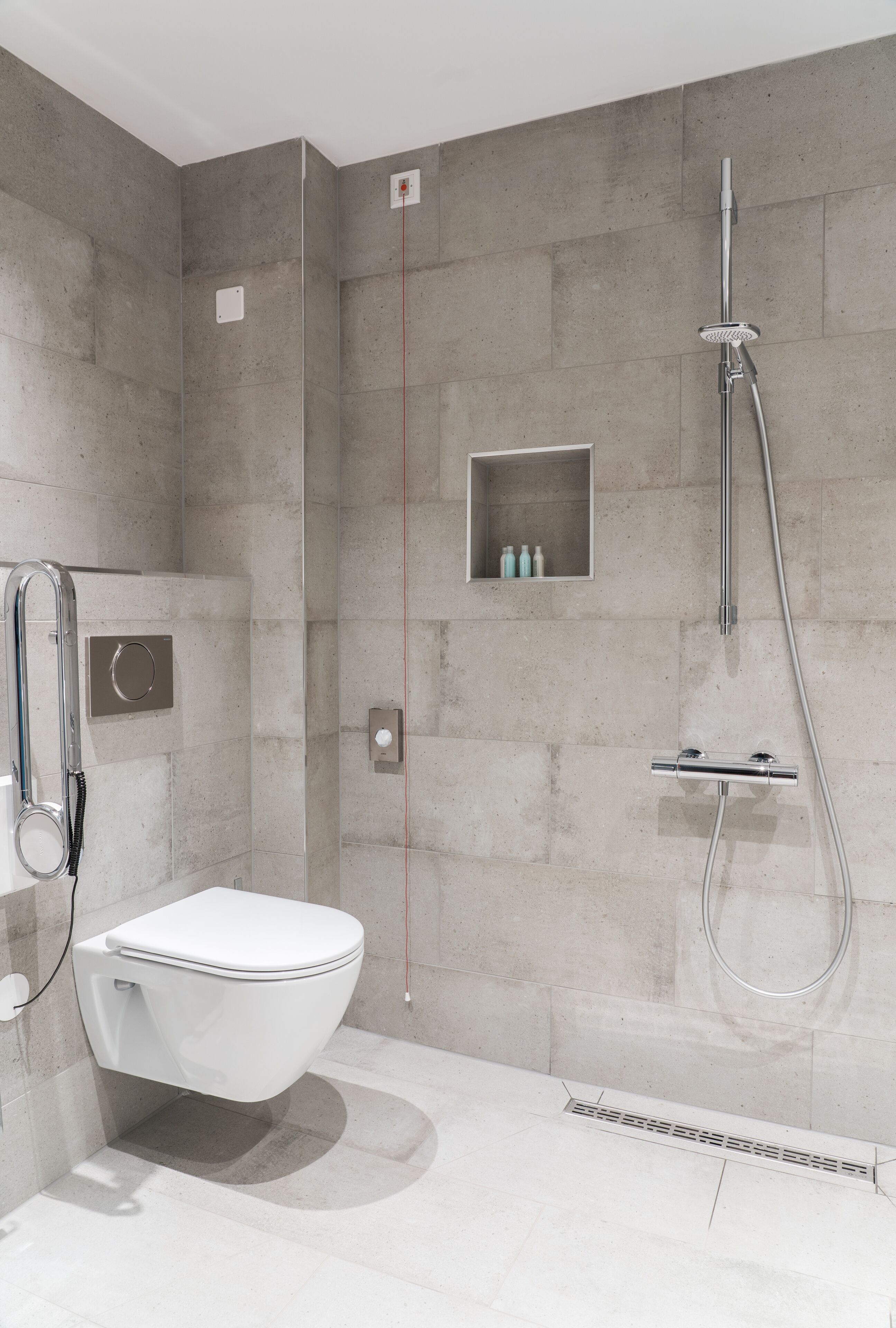 double room, accessible | bathroom | shower, hair dryer, slippers, towels