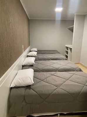 Frigobar, escrivaninha, Wi-Fi de cortesia, roupa de cama