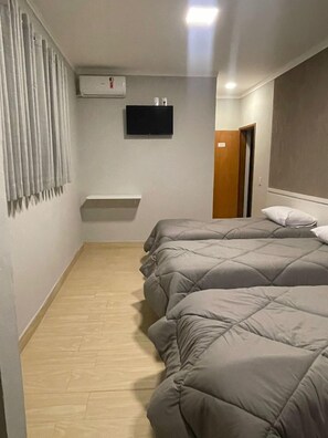 Minibar, desk, free WiFi, bed sheets - Florenza Palace Hotel (Sao Manuel)