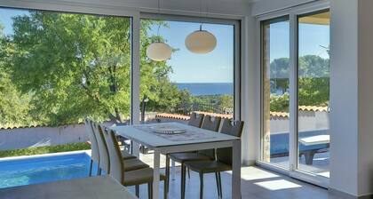 Traumhafte Villa mit privatem Pool, Sauna, Meerblick