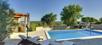 Fantastic new villa with private pool, air conditioning, wifi of a sauna and beautiful sea view