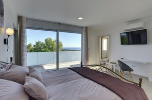 2 bedrooms, desk, free WiFi, bed sheets
