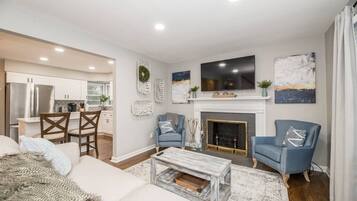 TV, lareira, escritórios