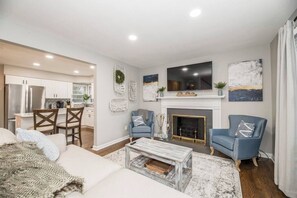 TV, offices - Firepit | Outdoor Deck | Great Location (Lexington)