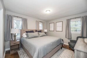 4 bedrooms, desk, iron/ironing board, travel cot - Firepit | Outdoor Deck | Great Location (Lexington)