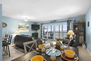 Living area - Sunset Terrace 201 · Gulf Front · Gulf Front (Bradenton Beach)