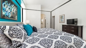 4 bedrooms, desk, travel cot, free WiFi
