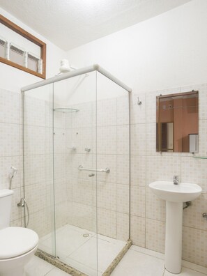 Quadruple Room, Multiple Beds | Bathroom | Shower, free toiletries, towels, toilet paper