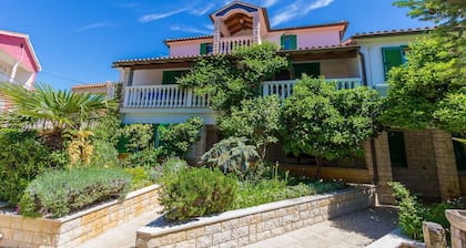 Nice apartment near sandy beach with pool