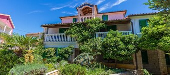 Nice apartment near sandy beach with pool
