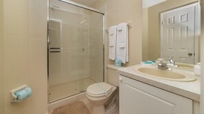 House | Bathroom | Separate bathtub and shower - Spacious 4 Bedroom 3 Bath Pool Home Close to Disney (Kissimmee)