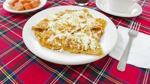 Breakfast meal - OYO Hotel Hacienda del Angel (Parras)