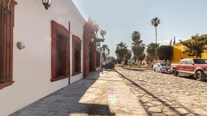 Free self parking - OYO Hotel Hacienda del Angel (Parras)