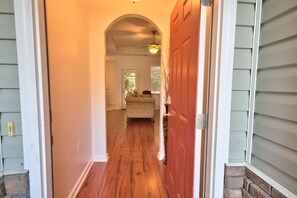 Interior - Sun touched Cottage in the City (Tallahassee)