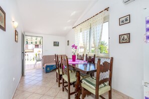 Dining - Apartment in best location, near the sea (Barbariga)