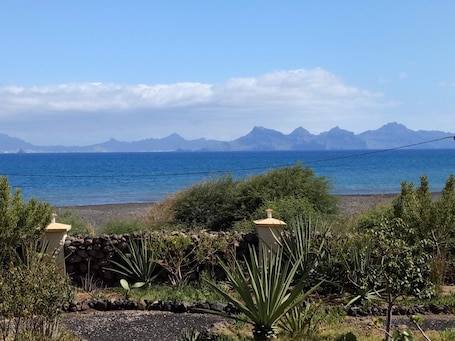 Beach nearby. Spacious independent room