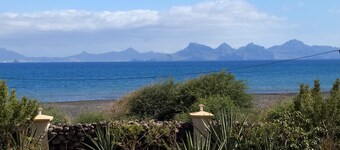 Tilava itsenäinen huone