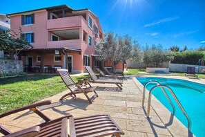 Pool - Just 400 metres to beach with pool, jacuzzi, WiFi (Banjole)