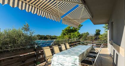 Appartement mit Waschmaschine, privater Parkplatz und große Terrasse samt Grillplatz