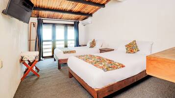 Standard Twin Room | Desk, soundproofing, free WiFi, bed sheets