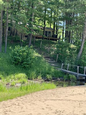 Property grounds - Cute cabin on the river! steps away for hunting! Book Week/Month for discount!!! (Gladwin)