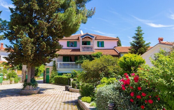 Exterior - Rooms with private bathroom, Wi-Fi and shared pool in Medulin (Medulin)