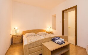 1 habitación, escritorio, wifi gratis y ropa de cama 