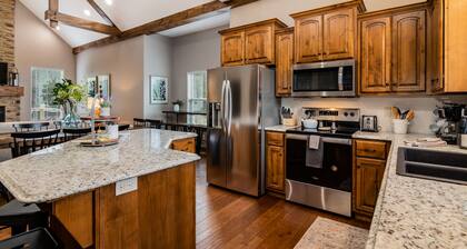 Tout neuf!! 7 chambres, 6 salles de bain comme Ă la maison dans le Canyon de Branson!