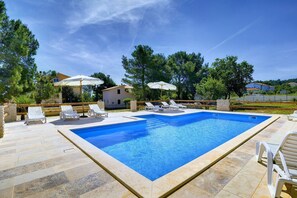 Pool - Just 500 meters to beach with large pool (Liznjan)