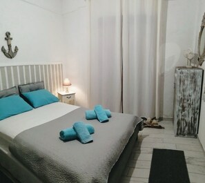 2 habitaciones, tabla de planchar con plancha, internet y ropa de cama