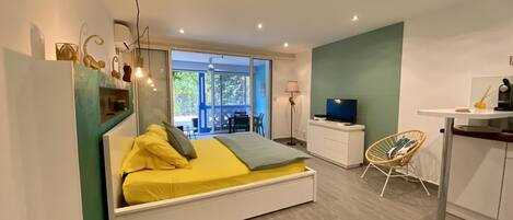 1 chambre, coffres-forts dans les chambres, fer et planche à repasser