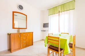 Dining - Apartment 500 meters to beach (Banjole)