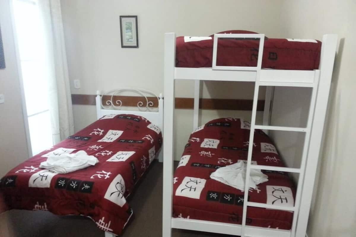 Quarto triplo standard | Roupa de cama