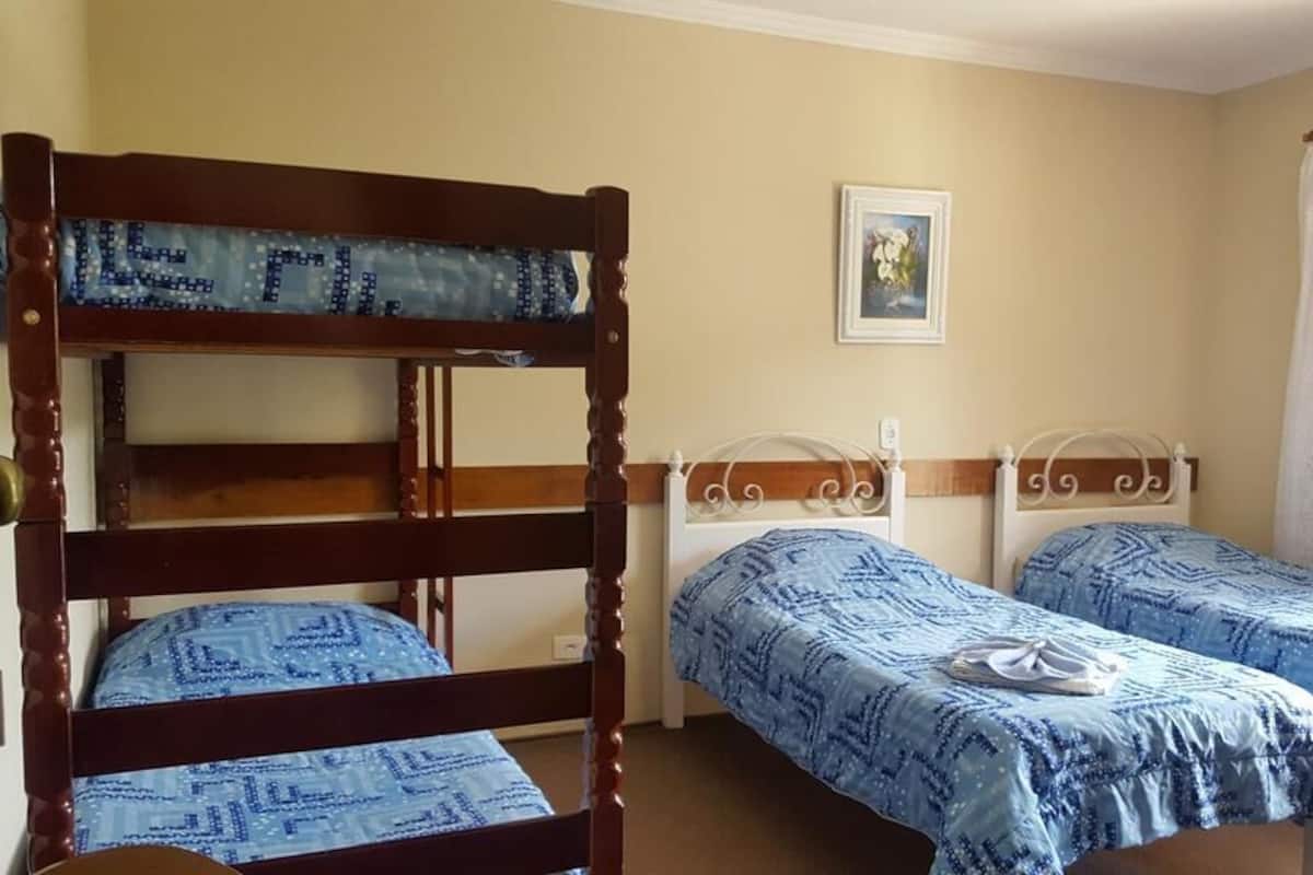 Quarto quádruplo standard | Roupa de cama