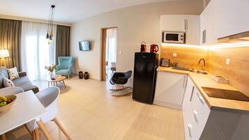 Deluxe Apartment (102) | Private kitchen