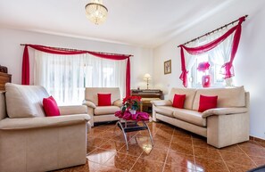 Living area - Sunny holiday home near Medulin with large garden (Liznjan)