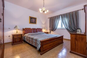 2 bedrooms, desk, free WiFi, bed sheets
