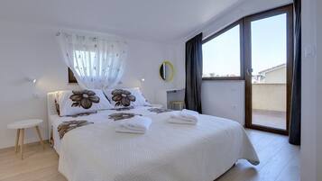 1 bedroom, desk, free WiFi, bed sheets