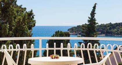 Just 50 meters to beach with sea view