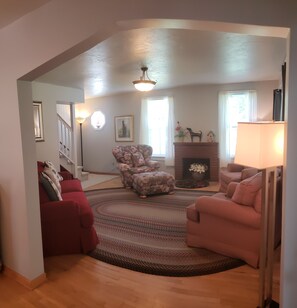 TV, fireplace, DVD player, books