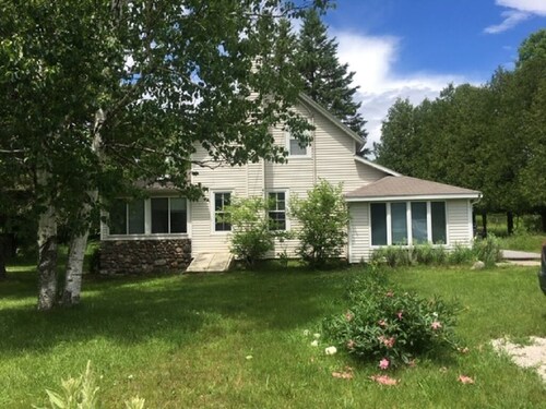 Spacious-Wooded Lot–Family/Pet Friendly-Short Walk to Eagle Harbor