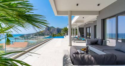 Luxurious Villa ADA with hot tub, sauna, gym, infinity pool, sea views!