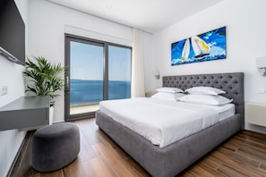 4 bedrooms, in-room safe, soundproofing, iron/ironing board - Luxurious Villa ADA with hot tub, sauna, gym, infinity pool, sea views! (Omiš)