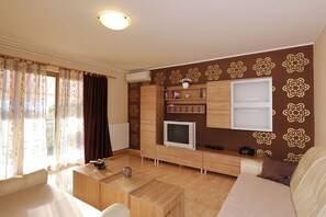 Living area - Air-conditioned flat with jacuzzi, sun loungers, Wi-Fi (Maruzini)