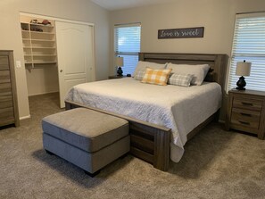 3 bedrooms, desk, iron/ironing board, free WiFi