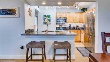 KylskÄp, mikrovÄgsugn, ugn och spishÀll