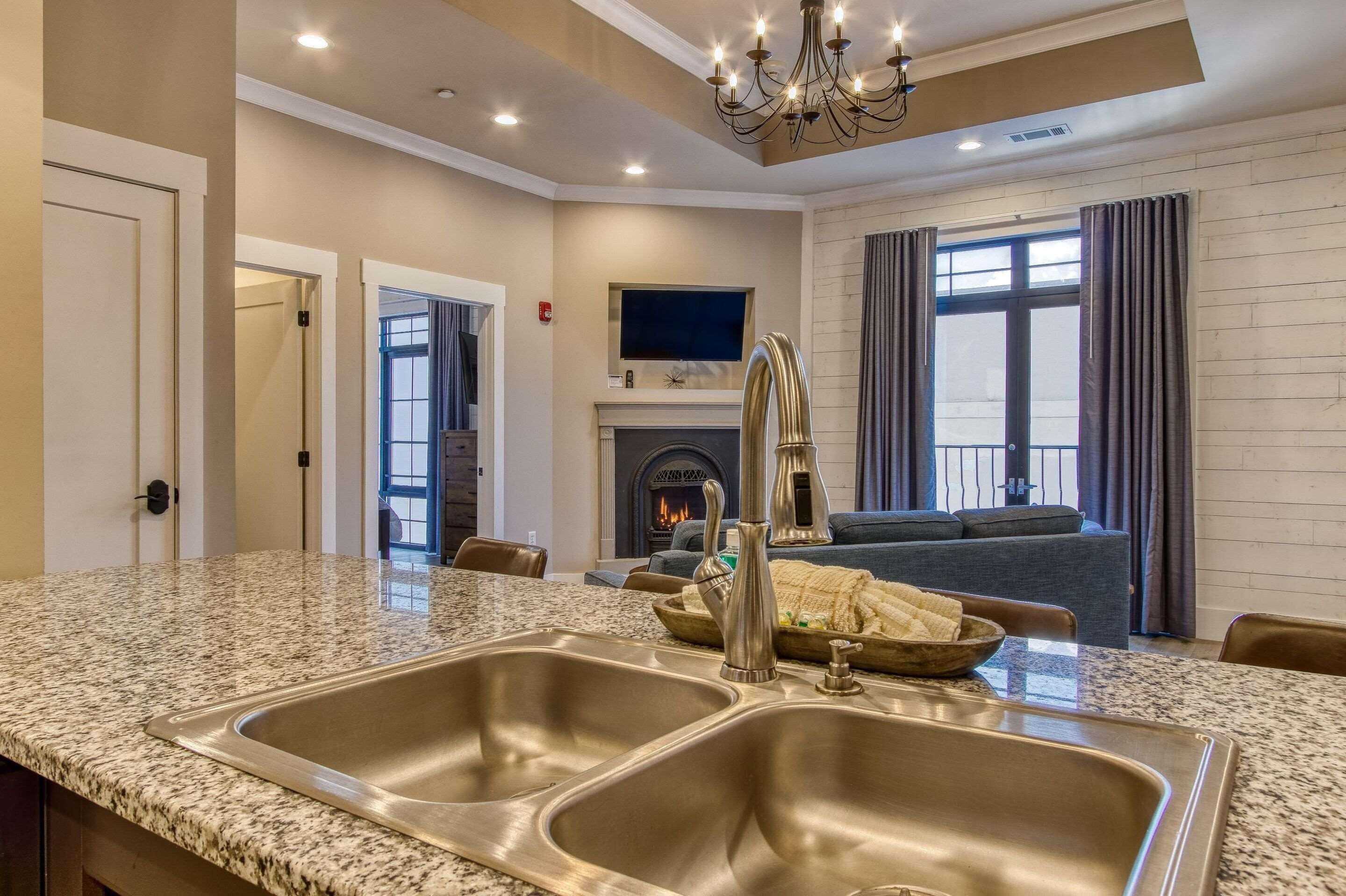 套房, 多张床, 无障碍, 无烟房 (Efficiency) | 特色装修、特色家居、遮光窗帘、熨斗/熨板