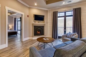 Decoración personalizada, muebles diferentes y cortinas blackout 
